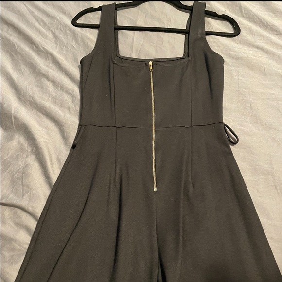 Brand new dressy Black wide leg jumpsuit with gold zipper back from Forever 21 - Picture 2 of 2